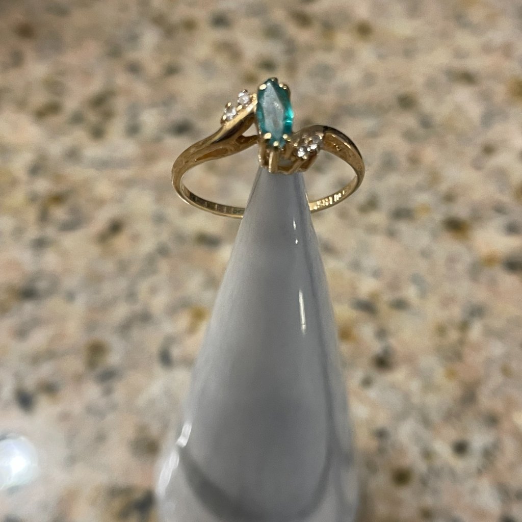 14kp Yg Emerald And Diamond Ring - Natural Gemstone